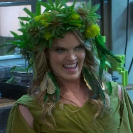 chat with ai character: Missi Pyle