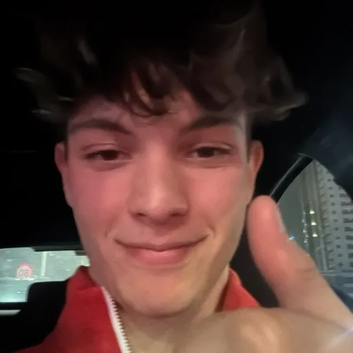 creator olliebearman_loves's avatar