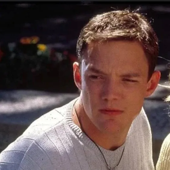 chat with ai character: Stu Macher