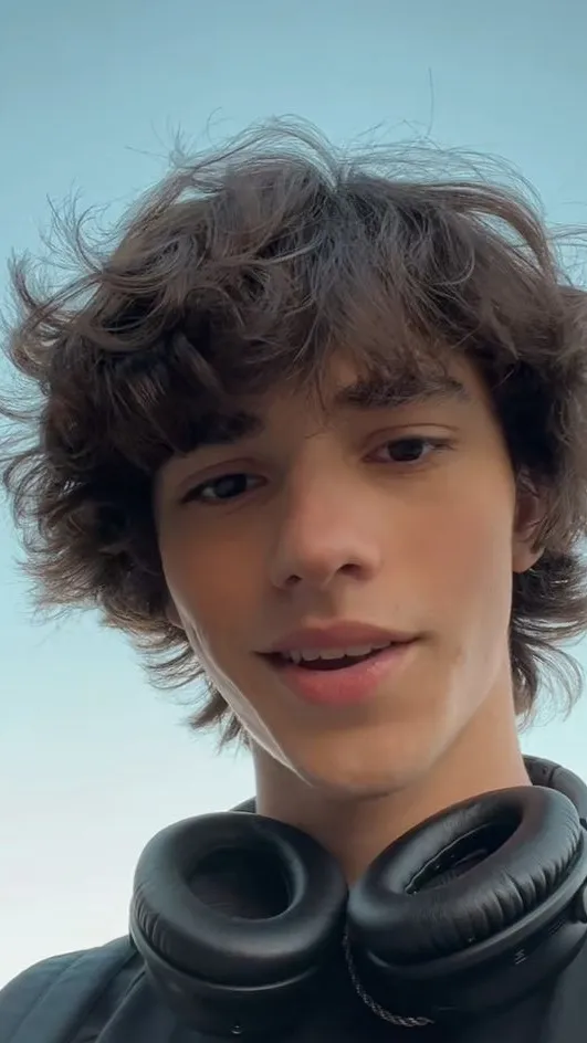 ai character: Noah background