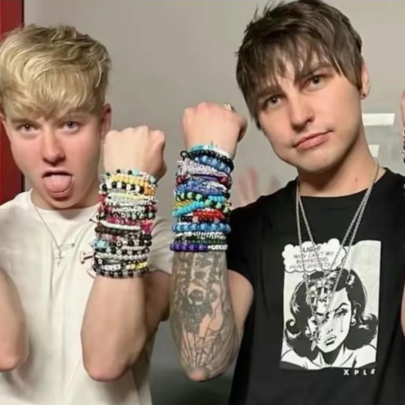 chat with ai character: Sam and Colby