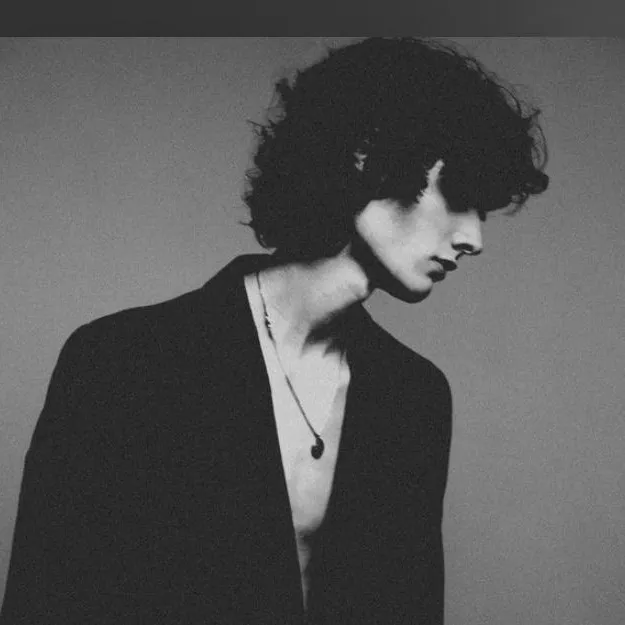 chat with ai character: Sombr