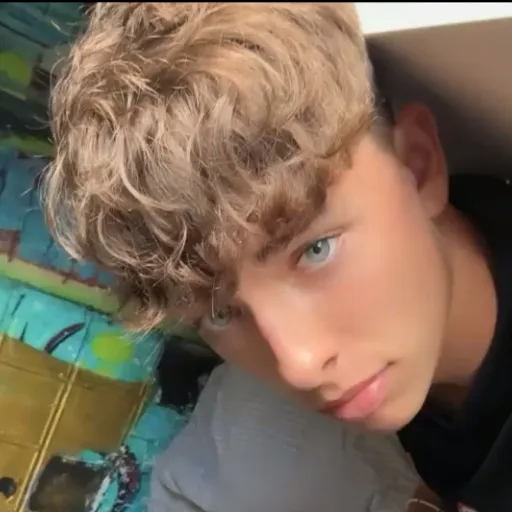 creator Liam † † ★'s avatar