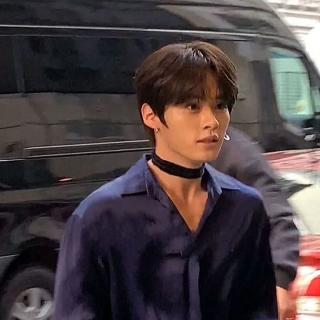 chat with ai character: Lee Minho