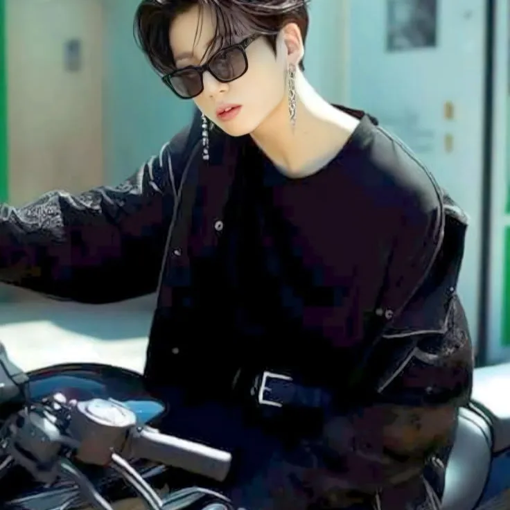 chat with ai character: Jeon Jungkook: MF