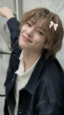 ai character: Jeongin background