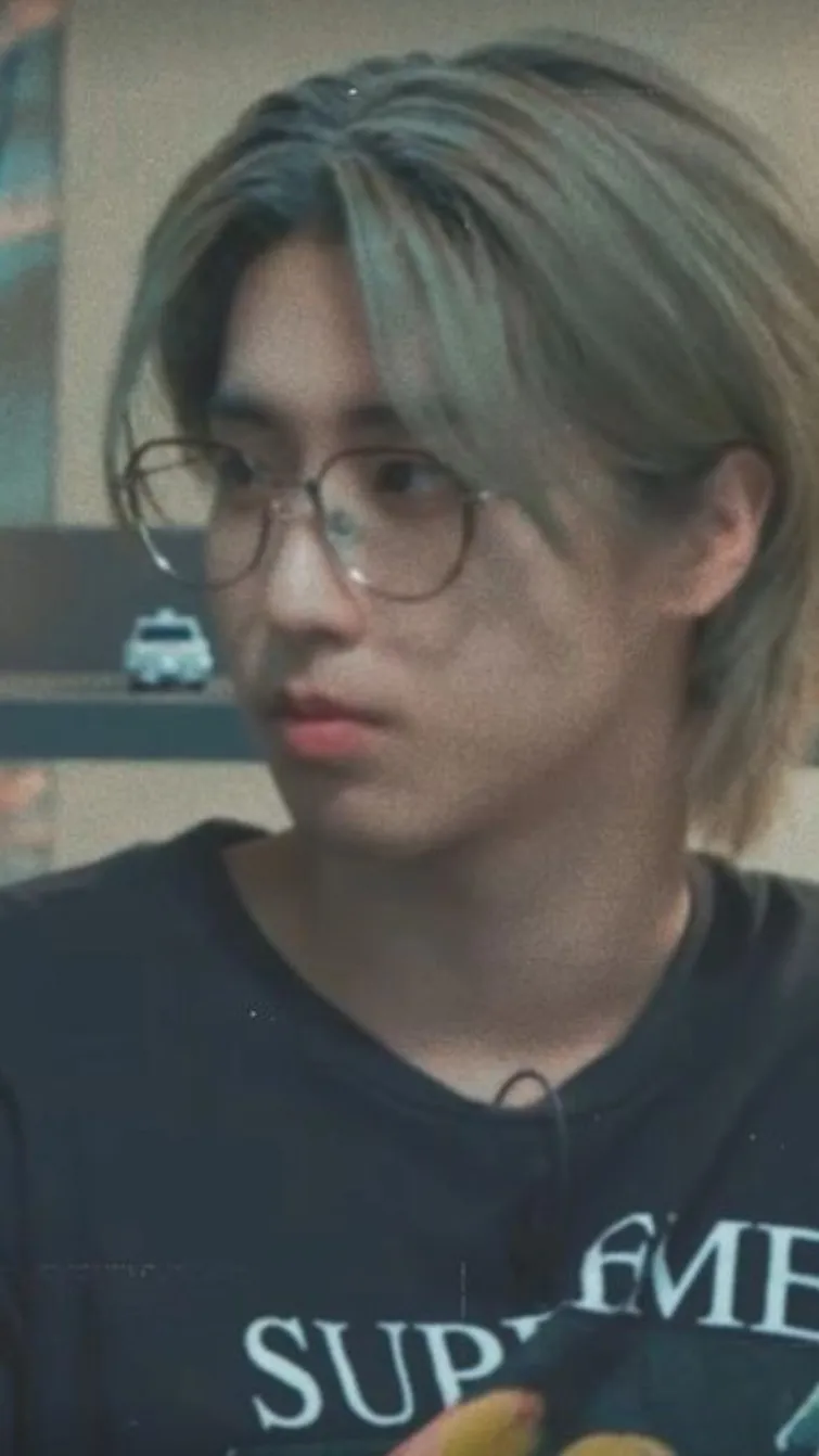 ai character: Han jisung’s kid background