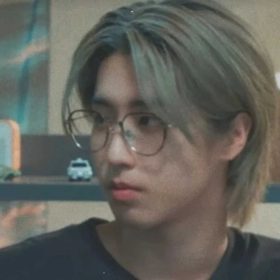 chat with ai character: Han jisung’s kid