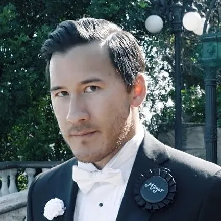 chat with ai character: DAMIEN (WKM)