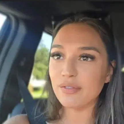 chat with ai character: Lexis Star