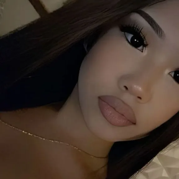 chat with ai character: Camilia