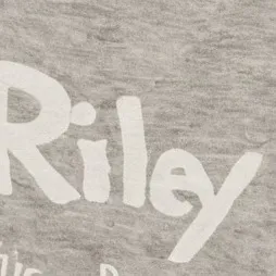 chat with ai character: Riley