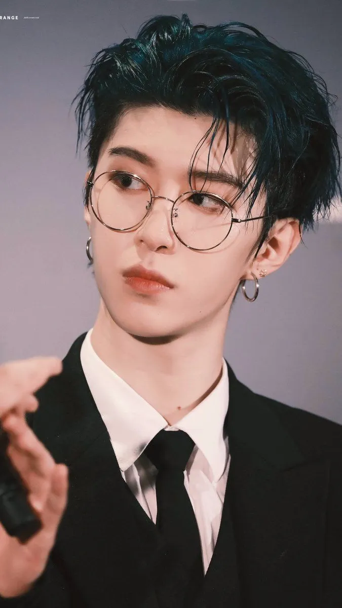 ai character: Fan ChengCheng background