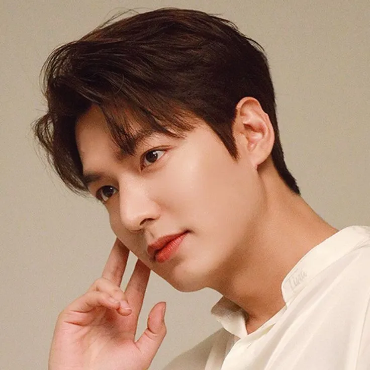 chat with ai character: Lee Min-Ho