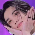chat with ai character: Hyunjin