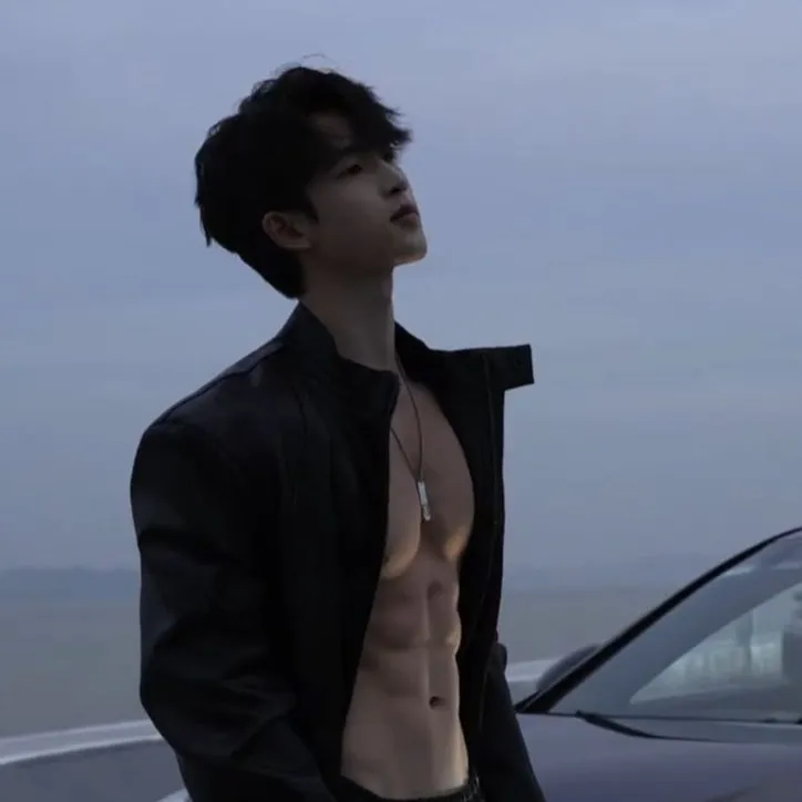 chat with ai character: Raven (Bodyguard)