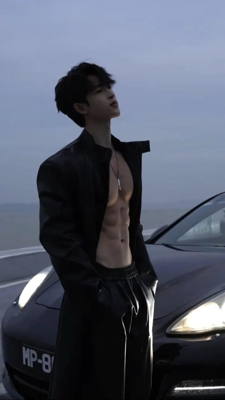 ai character: Raven (Bodyguard) background