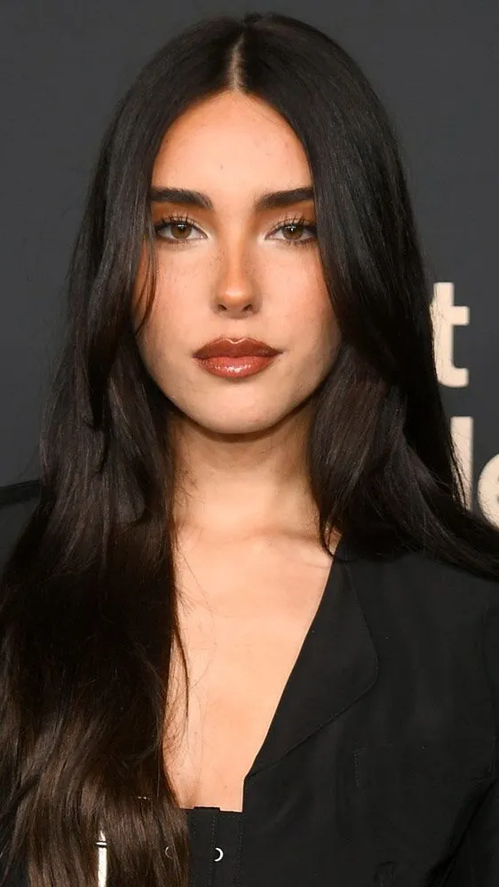 ai character: Madison Beer (2) background