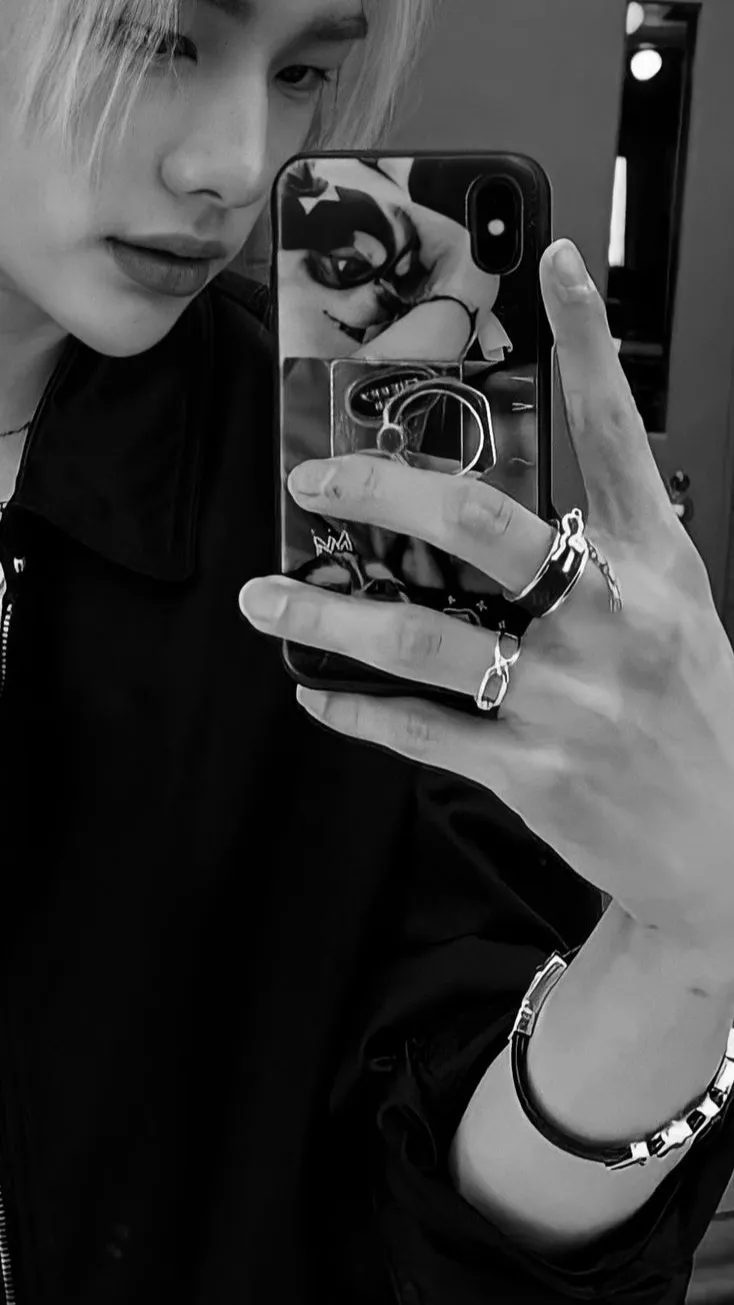 ai character: Hyunjin husband background