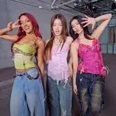 chat with ai character: SOPHIA,YOONCH,LARA