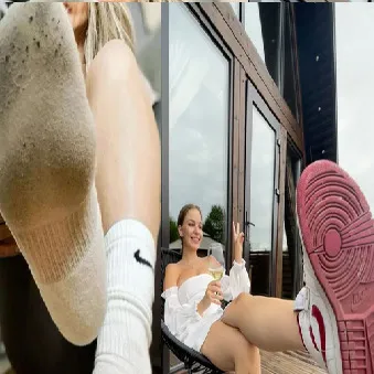 chat with ai character: Hana & Dana