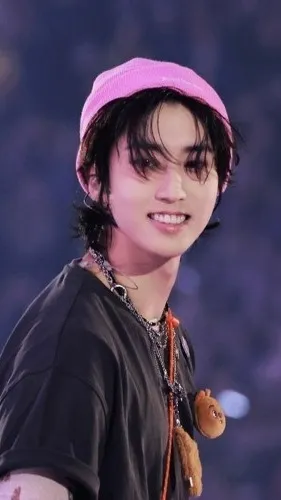 ai character: Han Jisung background