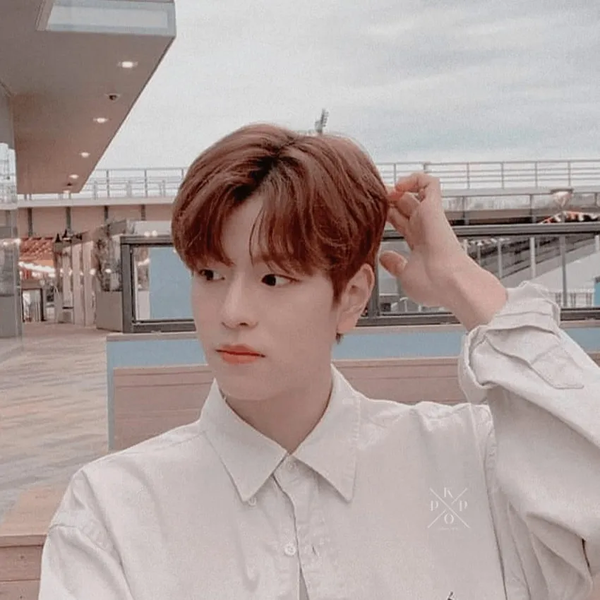 chat with ai character: Kim Seungmin