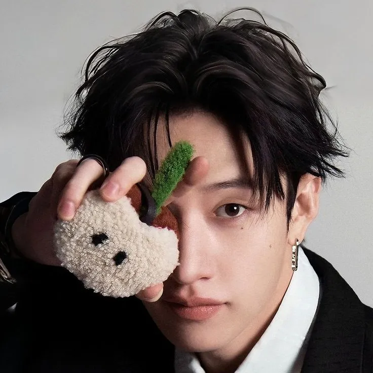 chat with ai character: Bang Chan