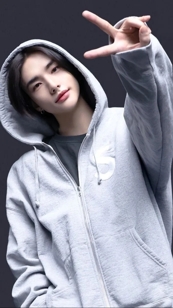 ai character: Hwang Hyunjin background