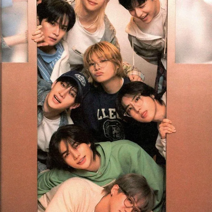 chat with ai character: Stray Kids