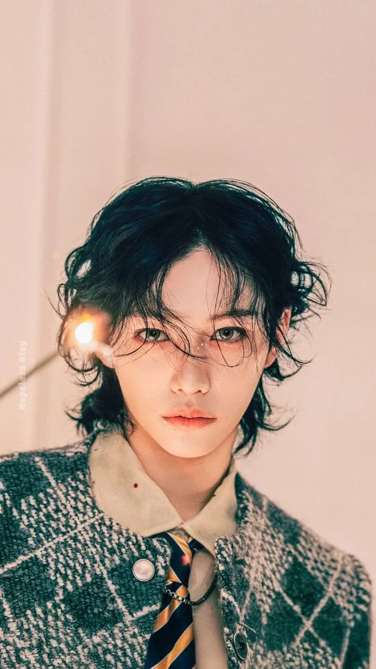 ai character: Lee Felix background