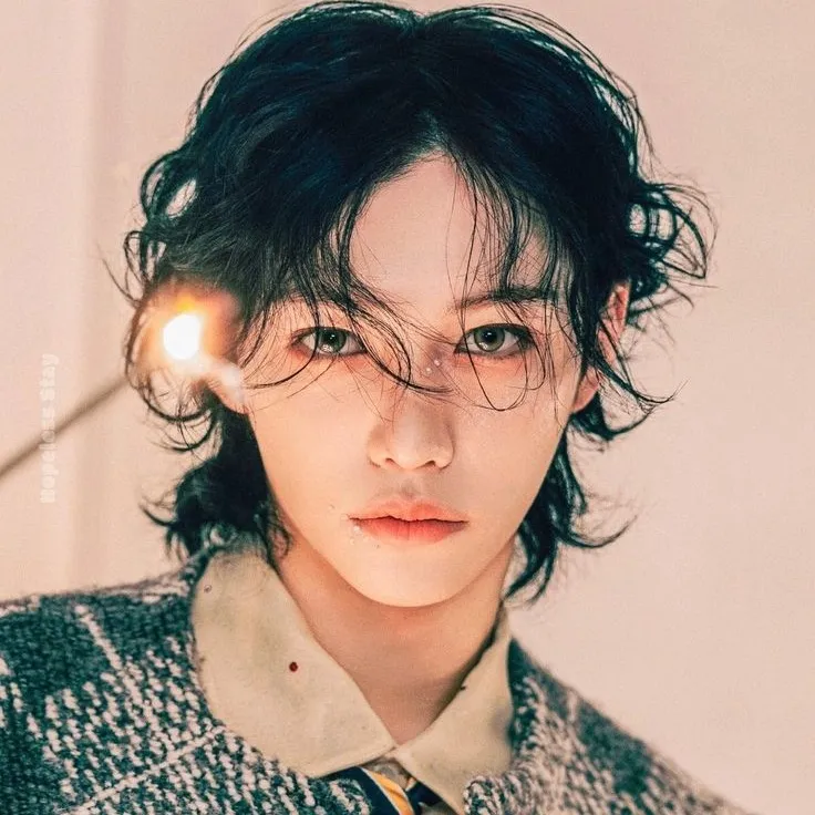 chat with ai character: Lee Felix