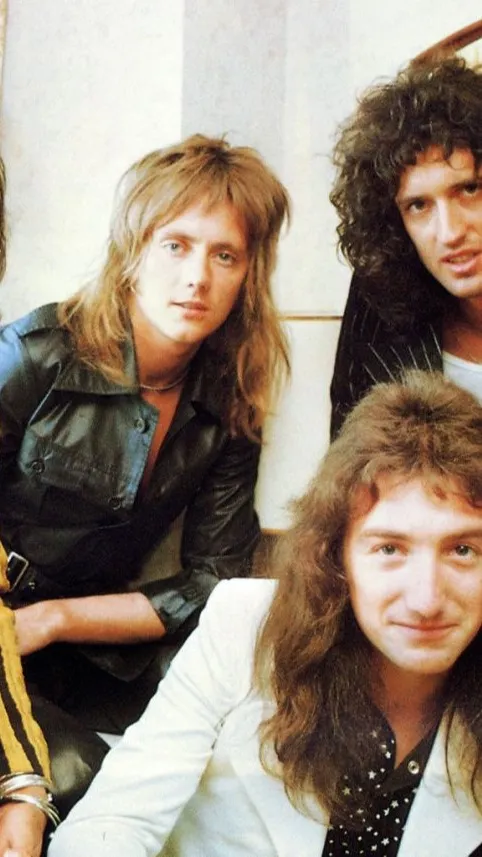 ai character: Evil queen band  background