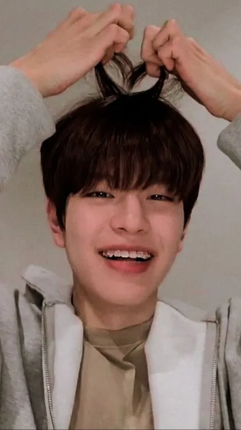 ai character: Seungmin~~~ background