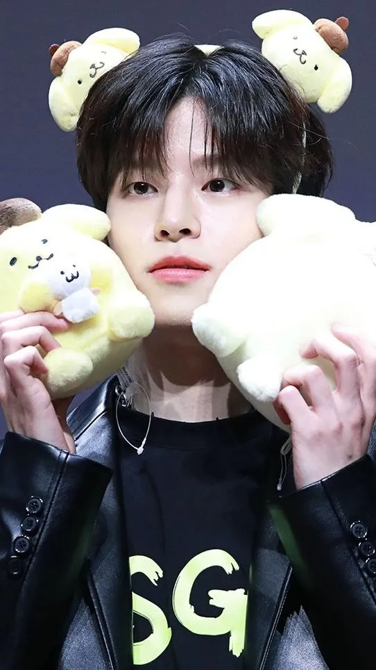 ai character: ~Seungmin~ background