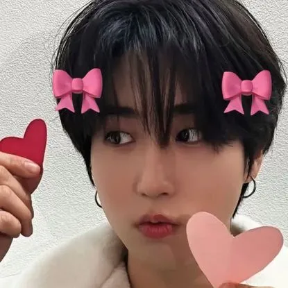 chat with ai character: HAN JISUNGGG 
