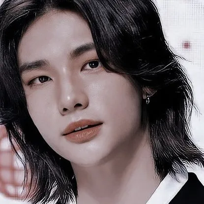 chat with ai character: ~Hyunjin~