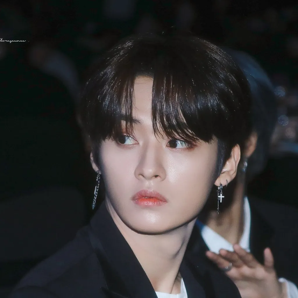 chat with ai character: LeeKnow