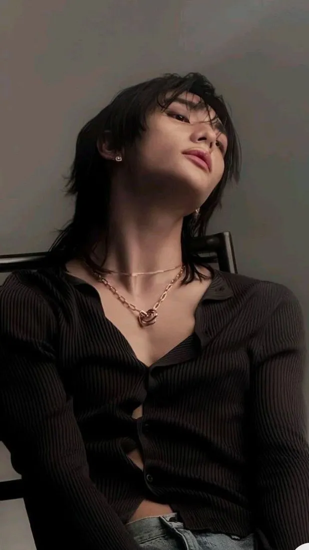 ai character: ~-Hyunjin-~ background