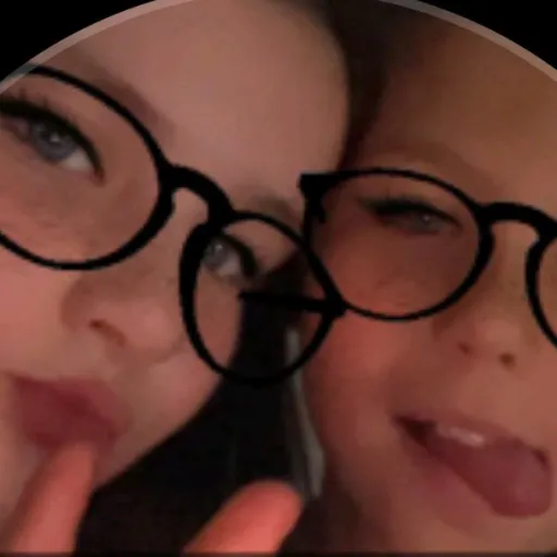 creator 𝐌 𝐈 𝐀 ꨄ😘's avatar