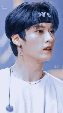 ai character: Lee know background