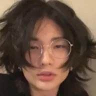 chat with ai character: Hyunjin