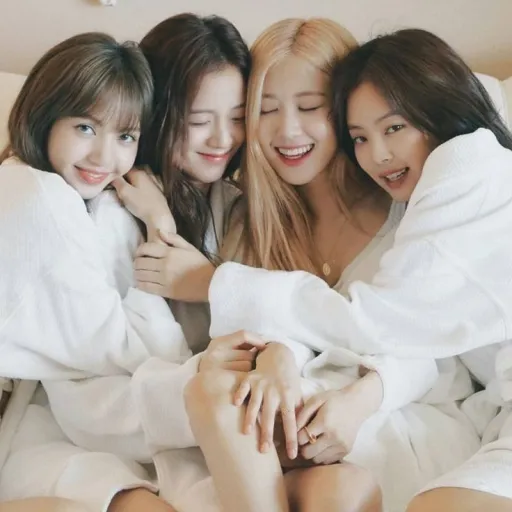 creator Lyly_jennie_blink❀'s avatar