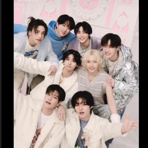 creator ✰𖤐♡stray kids♡𖤐✰'s avatar