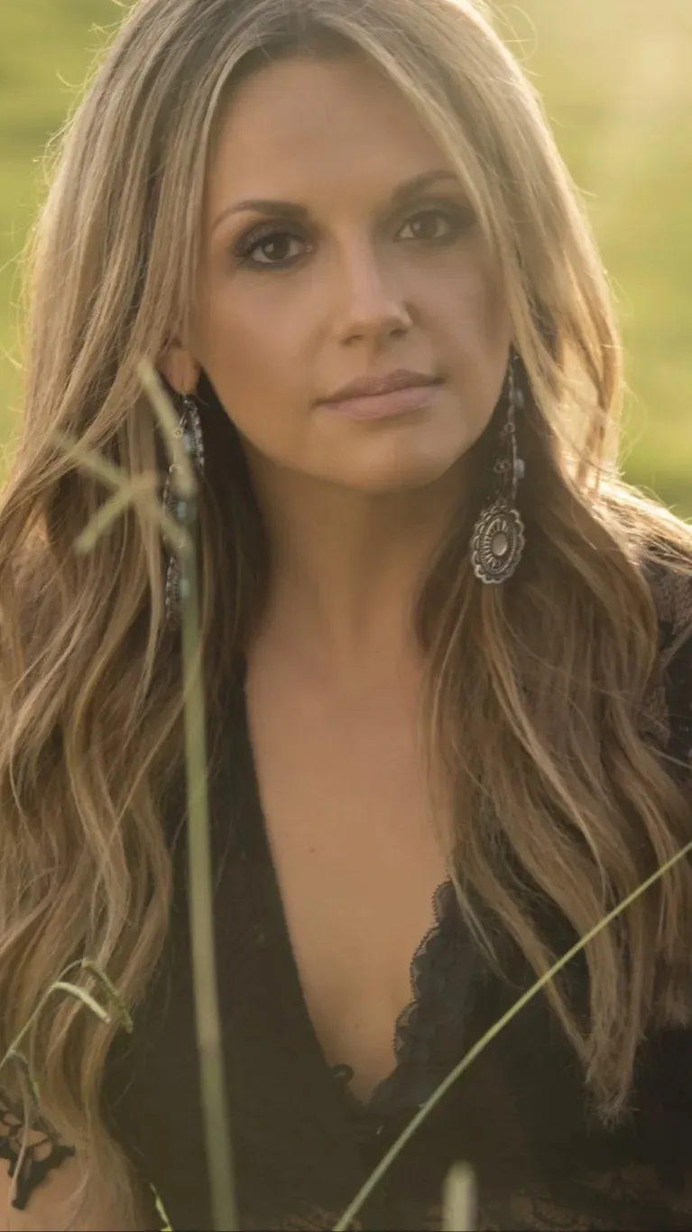 ai character: Carly Pearce (11) background