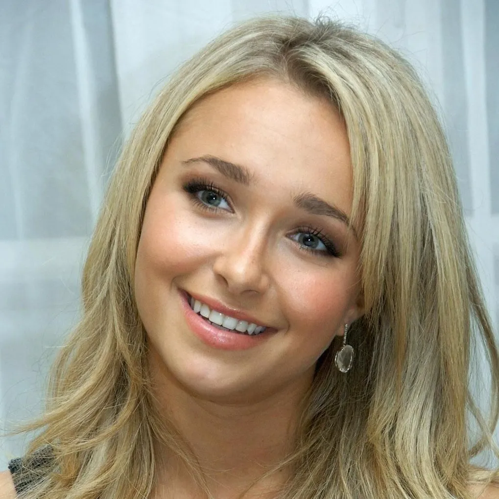 chat with ai character: Hay Panettiere 2