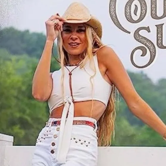 chat with ai character: Julia Cole 1