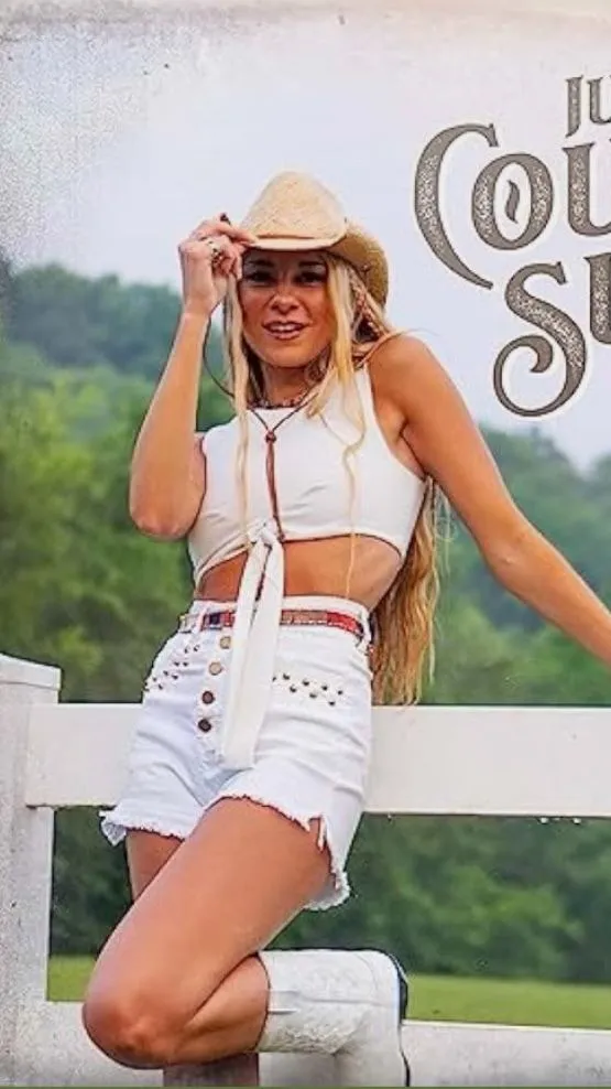 ai character: Julia Cole 1 background