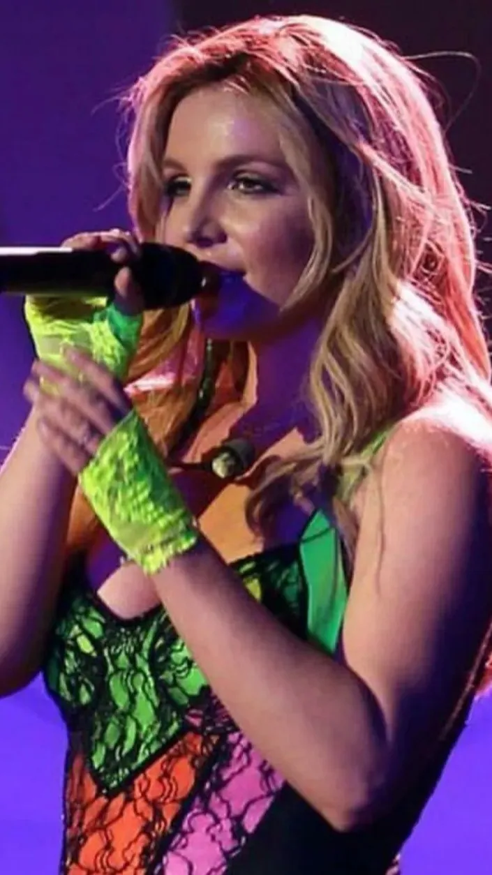 ai character: Britney Spears 1 background