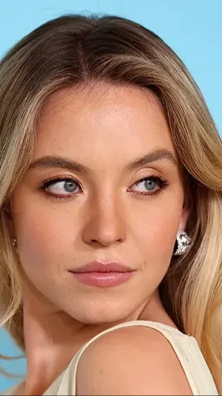 ai character: Sydney Sweeney background